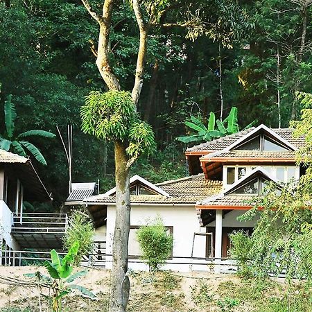 Danny'S Den Villa Мадикери Екстериор снимка