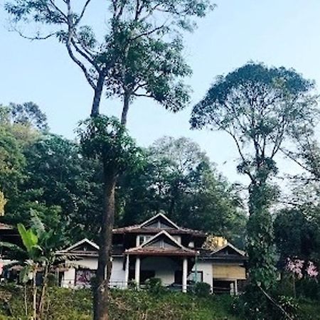 Danny'S Den Villa Мадикери Екстериор снимка