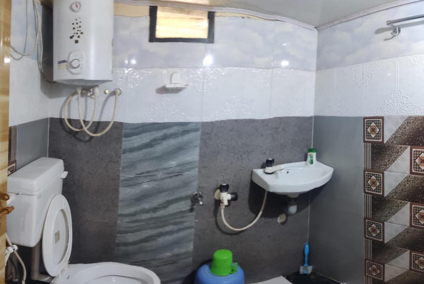 Danny'S Den Villa Мадикери Екстериор снимка