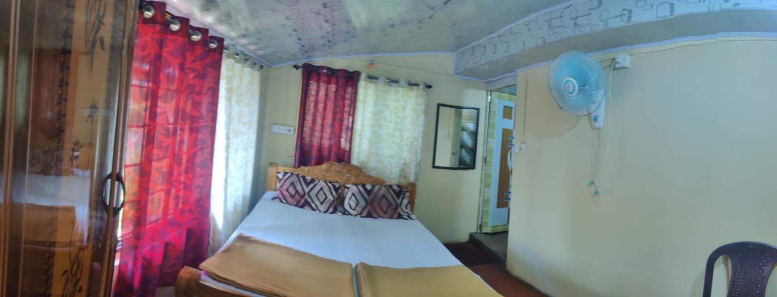 Danny'S Den Villa Мадикери Екстериор снимка