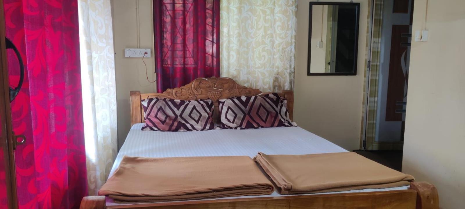 Danny'S Den Villa Мадикери Екстериор снимка