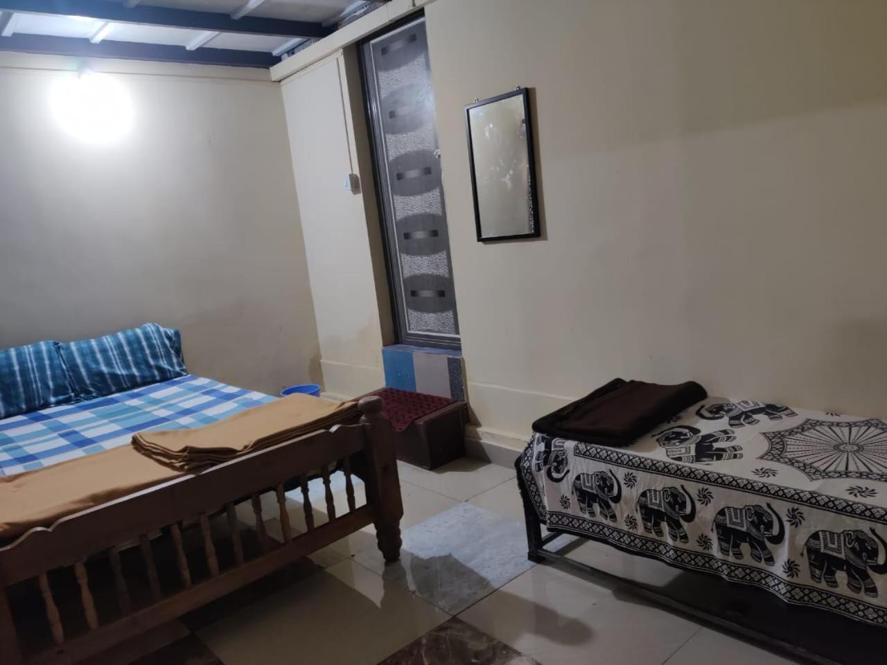 Danny'S Den Villa Мадикери Екстериор снимка